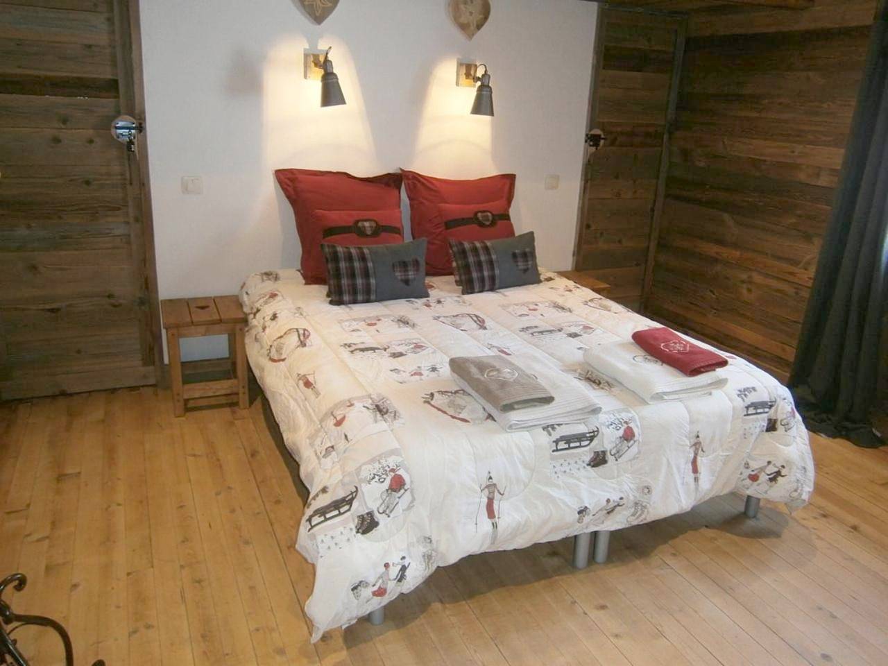 Double or Twin Room with Mountain View (without Terrace) in Samoëns, Région de Bonneville