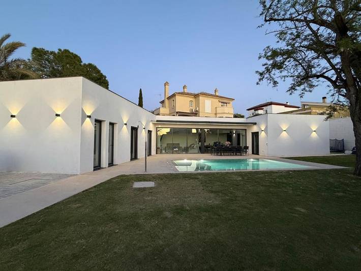Casa rural para 10 personas, con Terraza además de Jardín y Piscina en Valencina de la Concepción
