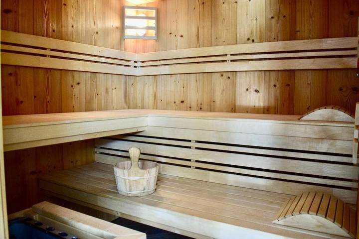 Location de vacances pour 2 personnes, avec sauna et terrasse ainsi que jacuzzi et jardin à Les Fourgs - 2