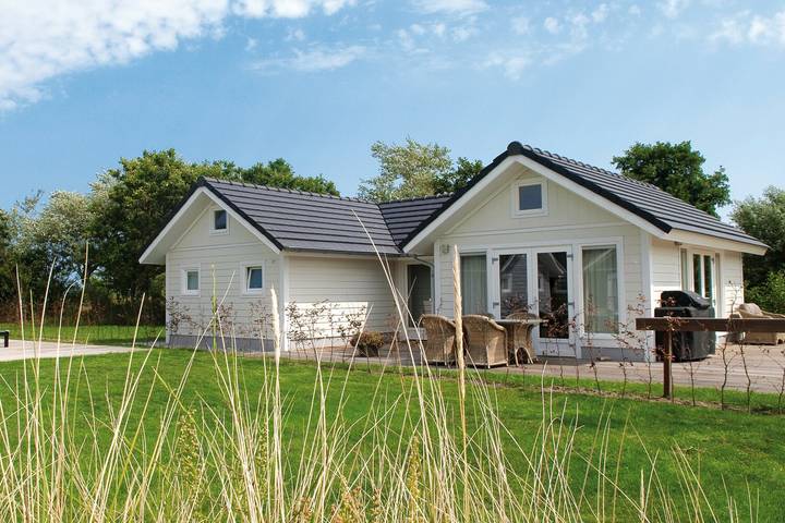 Bungalow voor 4 personen, with Balkon/Terras and Terras as well as Tuin op Ameland