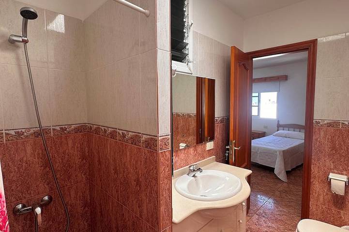 Casa Loli - Cozy Home in Tamaduste, 5 Min to Beach in Tamaduste, Valverde