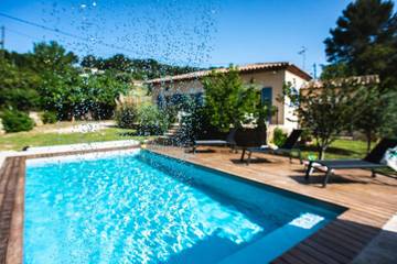 Chambre d’hôte pour 2 personnes, avec jardin ainsi que vue et piscine à Roquevaire