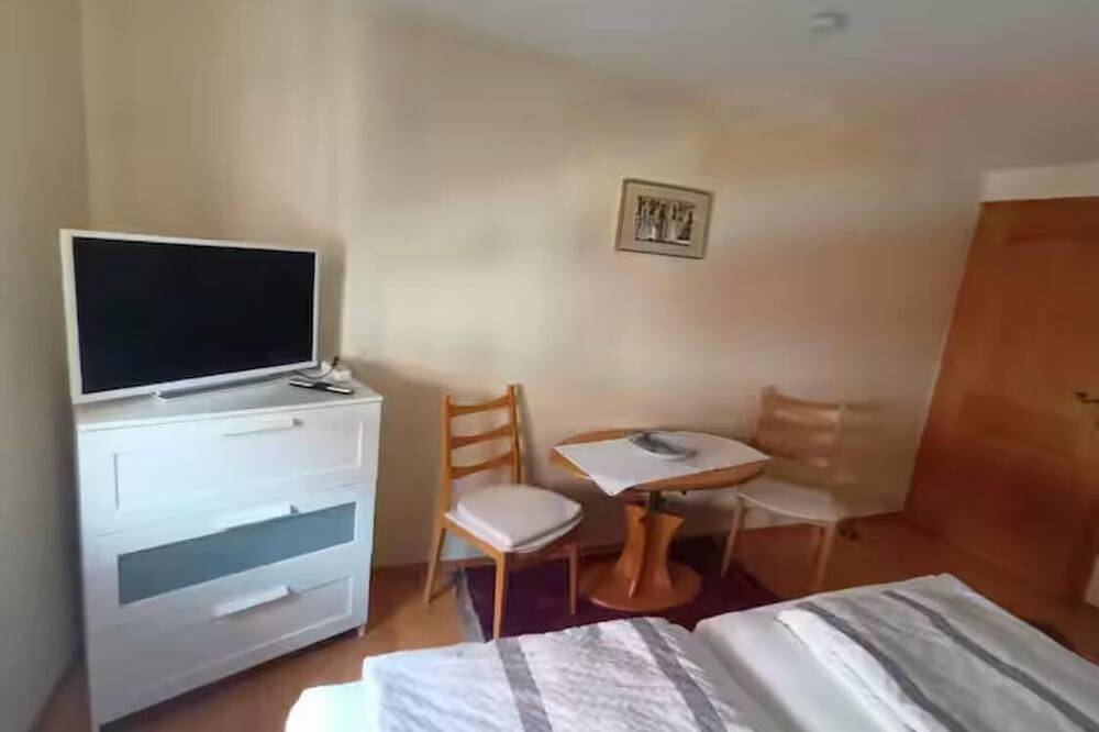 Ganze Wohnung, Ferienwohnung Nr. 1, Ortsmitte, Randersacker in Randersacker, Fränkisches Weinland