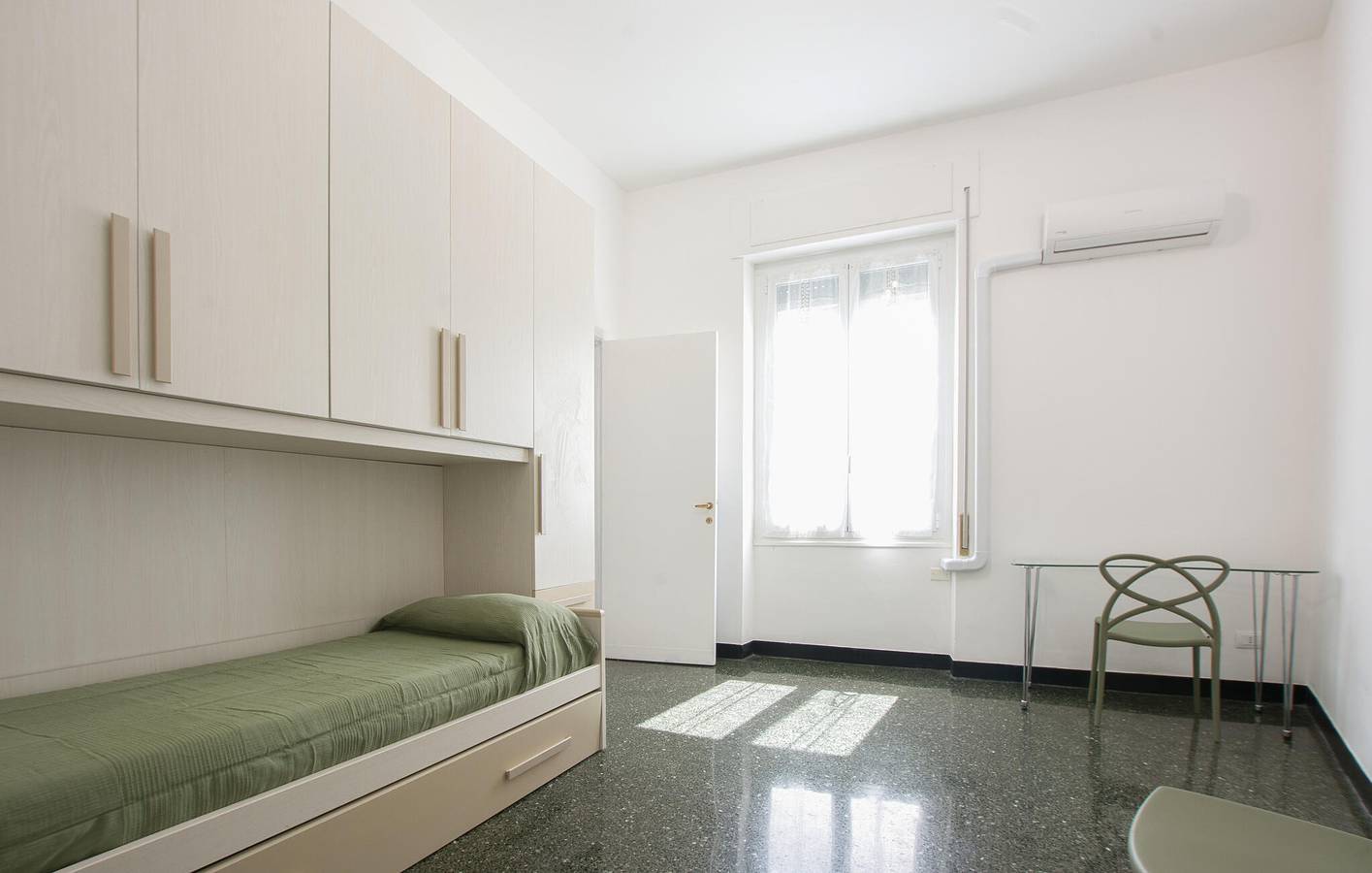 Appartement de vacances entier, Appartement confortable près de Gênes : à 300 m du bord de mer et des restaurants, animaux acceptés in Gênes (Ville), Gênes