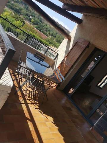 Gîte pour 6 personnes, avec terrasse et vue à Saint-Maime