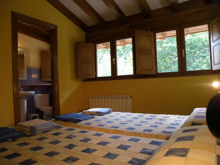 Casa rural para 30 personas, con Terraza y Jardín además de Piscina para niños y Piscina en Navarra - 3