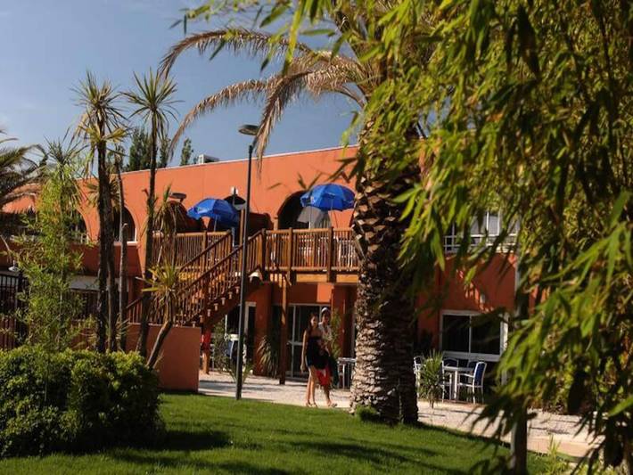 Gîte pour 2 personnes, avec jardin et piscine, adapté aux familles dans Casino du Cap d'Agde
