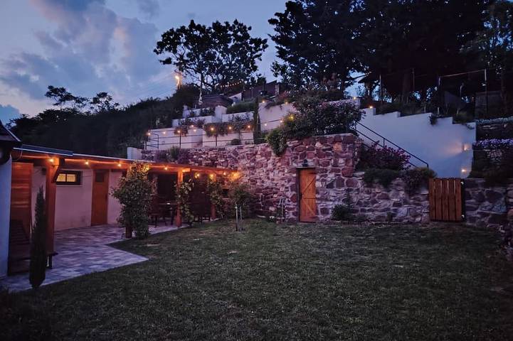Romantisches Hideaway, Privater Jacuzzi, Wohlfühl-Atmosphäre in Balatonalmadi, Plattensee nordufer
