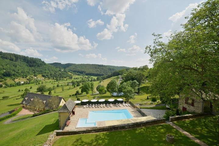 Hôtel pour 2 personnes, avec Terrasse et Jacuzzi ainsi que Jardin et Piscine à Vézac (Cantal) - 2