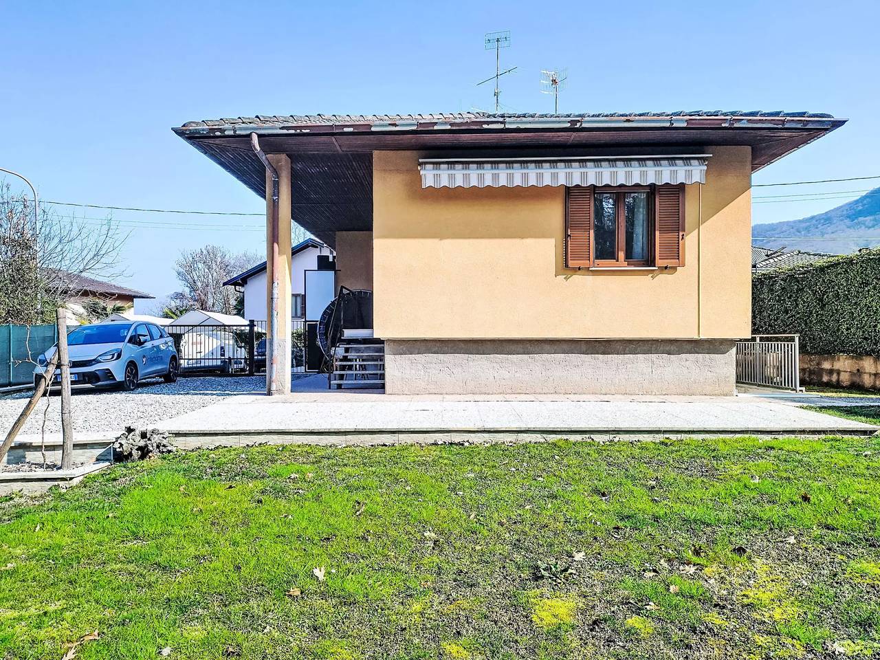 Haus 4 Personen in Porto Valtravaglia, Lago Maggiore (Lombardei)