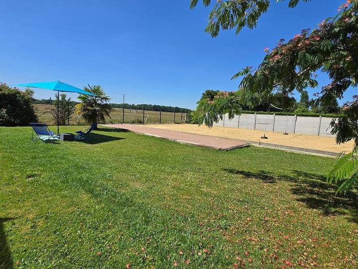 Location de vacances pour 10 personnes, avec jacuzzi et piscine ainsi que terrasse et jardin, animaux acceptés à Saint-Clair-d'Arcey - 4