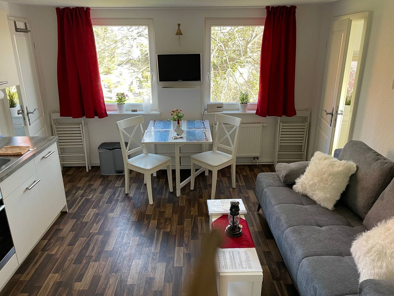 Ganze Wohnung, Ferienwohnung 'Kapitänsferienhaus Romantik' mit Gemeinschaftsterrasse und Wlan in Schaprode, Rügen