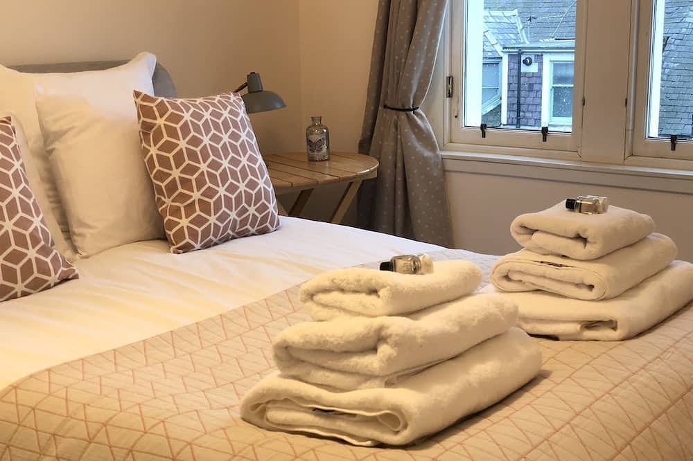Entire apartment, Kittiwake Apartment, Pittenweem - stunning Sea Views in picturesque village. in Pittenweem, Fife region