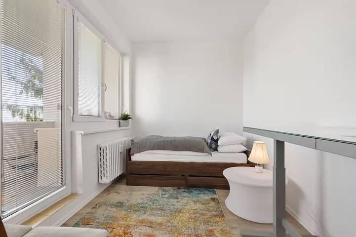 Ganze Wohnung, Spacious 4-Bed Apartment for 5 | 2 Balconies | Wi-Fi | 15 Min Centre in Bratislava, Bratislava und Umgebung