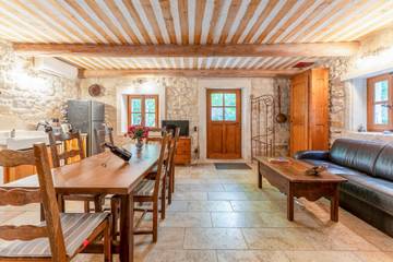 Holiday Home for 4 People in Tarascon, Provence-Alpes-Côte d'Azur, Photo 2