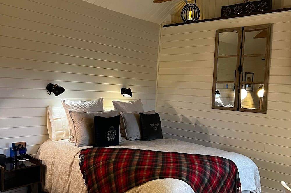 Charming stone Bothy at Loch Lomond in Loch Lomond, Argyll & Bute