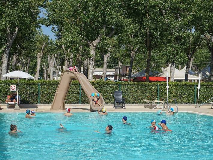 Bungalow für 4 Personen, mit Terrasse und Kinderpool sowie Pool und Garten an der Versilia - 4