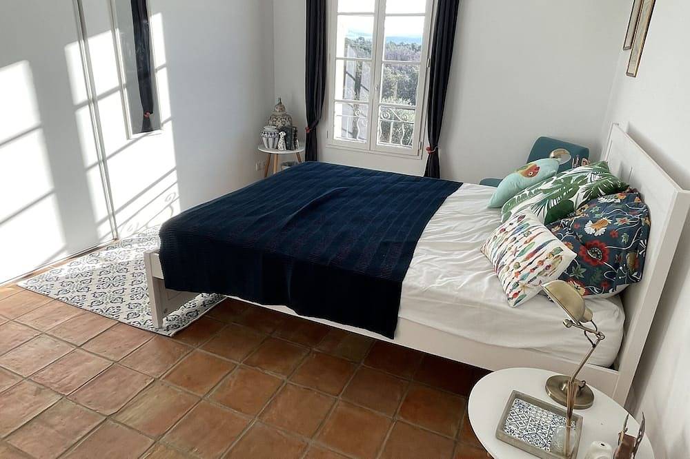 Villa Familiale Typiquement Provençale, au Calme, à 20 min D'aix in Saint-Maximin-la-Sainte-Baume, Brignoles region