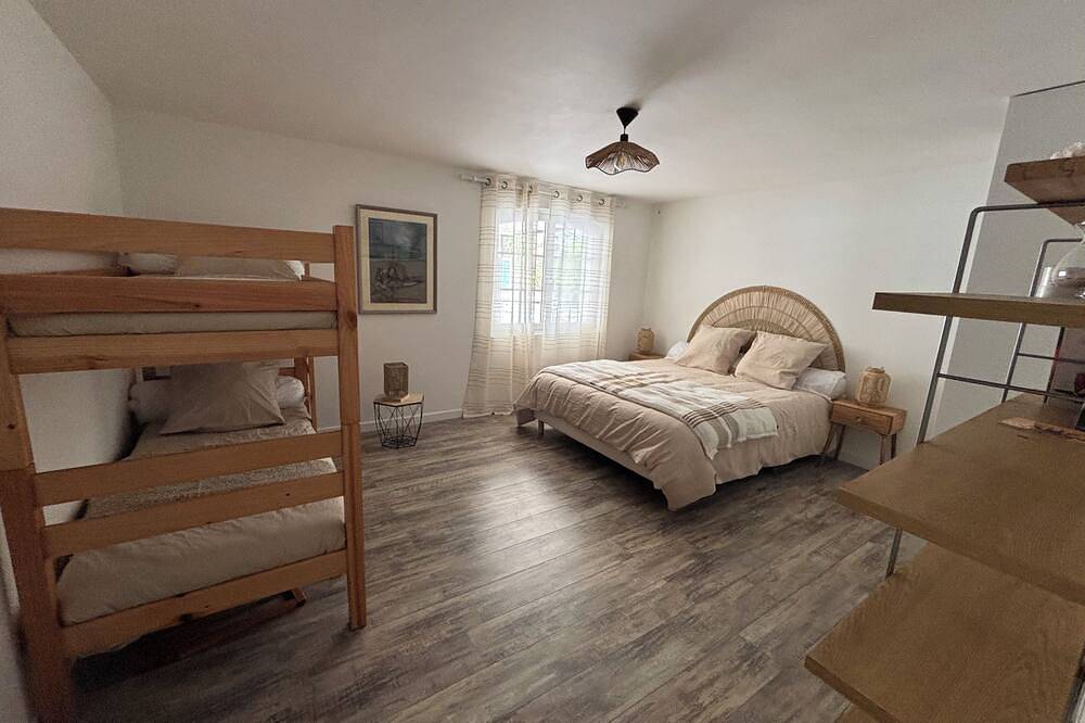 Apartamento entero, 2-bedroom apartment with swimming pool in the heart of the Pessac-Léognan vineyards in Léognan, Región de Burdeos