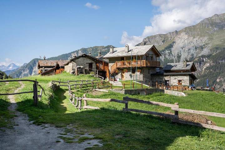 Ferienwohnung für 4 Personen, mit Balkon und Garten sowie Ausblick