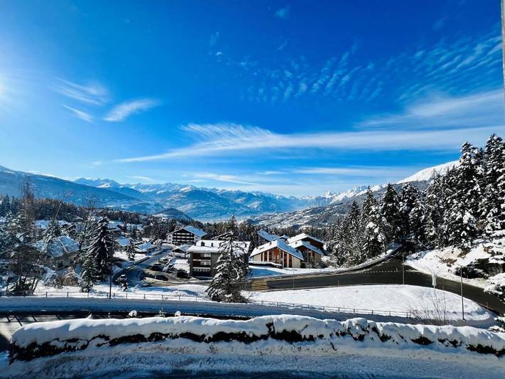 Gîte pour 6 personnes, avec sauna ainsi que balcon et vue, animaux acceptés à Icogne