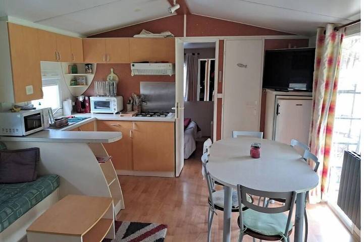 Mobil home pour 8 personnes, avec terrasse à Minzac