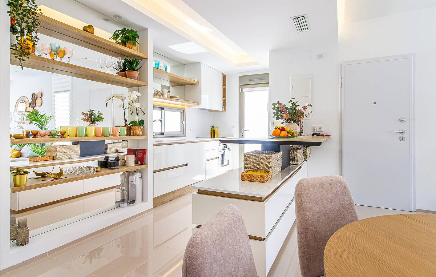 122qm Apartment mit Parkplatz, AC, Pool, Terrasse & WiFi, 900m zum Strand in Pueblo Patricia, Los Alcázares