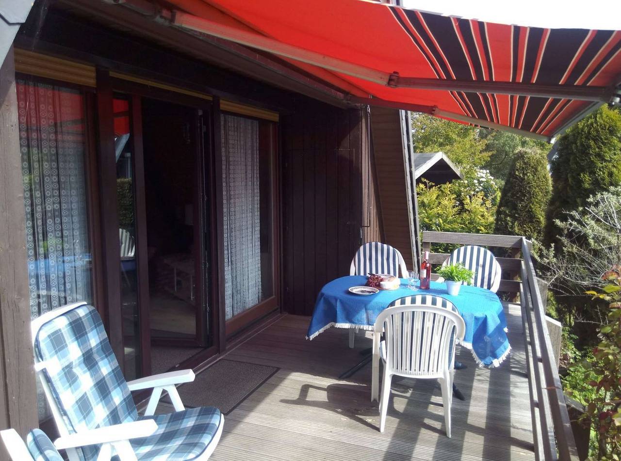 Bezauberndes Nurdach-Ferienhaus im Ferienpark Fedderwardersiel in ruhiger Lage in Fedderwardersiel, Butjadingen