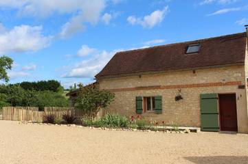 Gîte pour 5 personnes, avec jardin ainsi que piscine et vue, animaux acceptés à Beaumont-du-Périgord