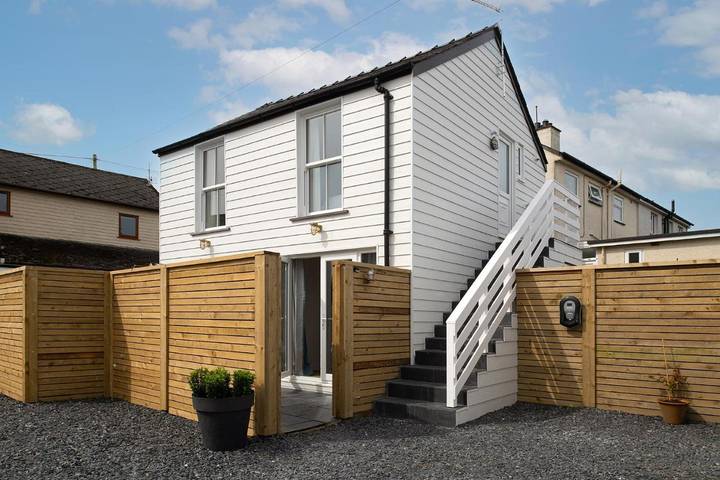 Holiday rental for 2 people, with terrace and garden as well as hot tub in Abersoch