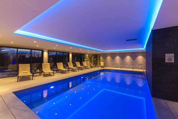 Gîte pour 8 personnes, avec jardin et jacuzzi ainsi que sauna et terrasse