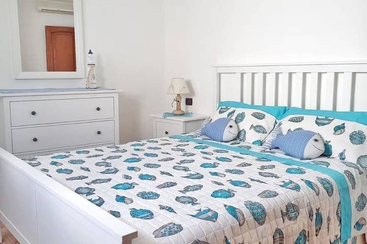 Position dominante de la maison sur la mer avec jardin in Cala Caterina, Villasimius