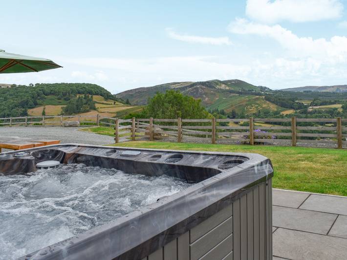 Cottage for 10 people, with garden, with pets in Powys