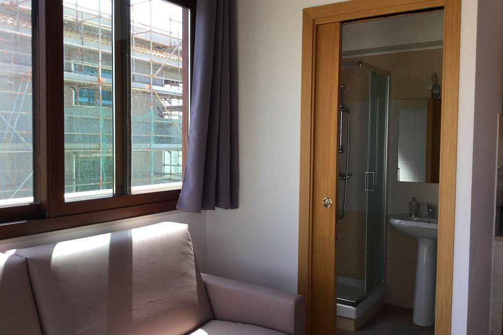Entire apartment, Attic, stylishly furnished, large terrace and sea view, 5 min. to the beach. in Pozzallo, Ragusa Province