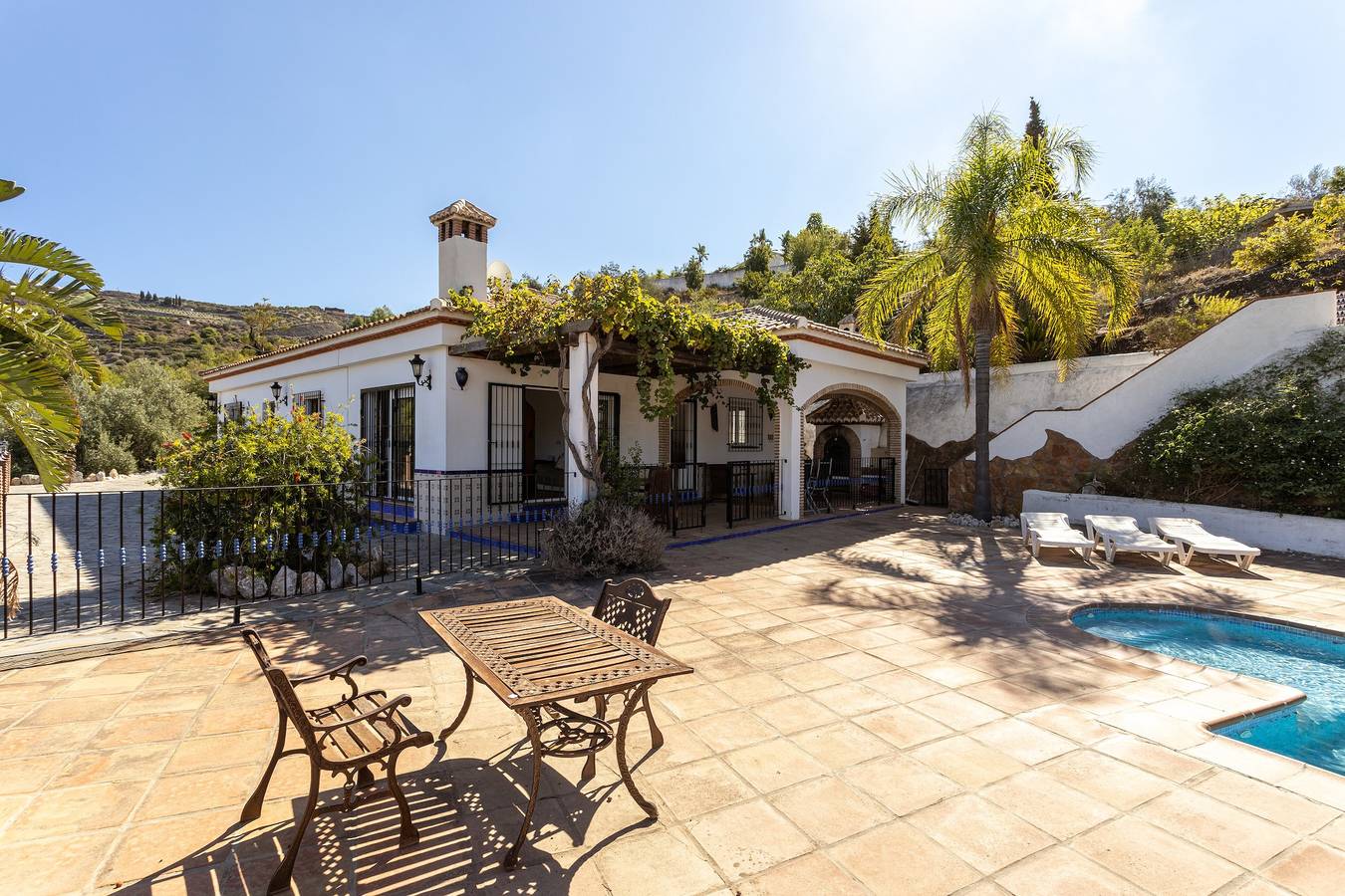 Villa Casa Cristina with Mountain Views, Pool, Garden, Air Conditioning and Wi-Fi in Jete, Costa Tropical