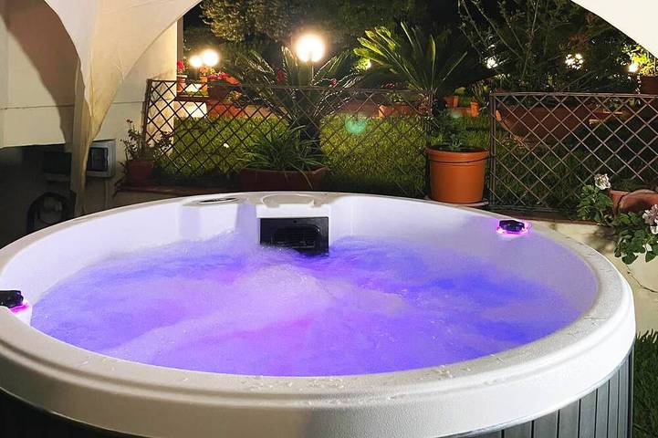 Appartamento per 5 persone, con balcone e giardino nonché idromassaggio in Mascali