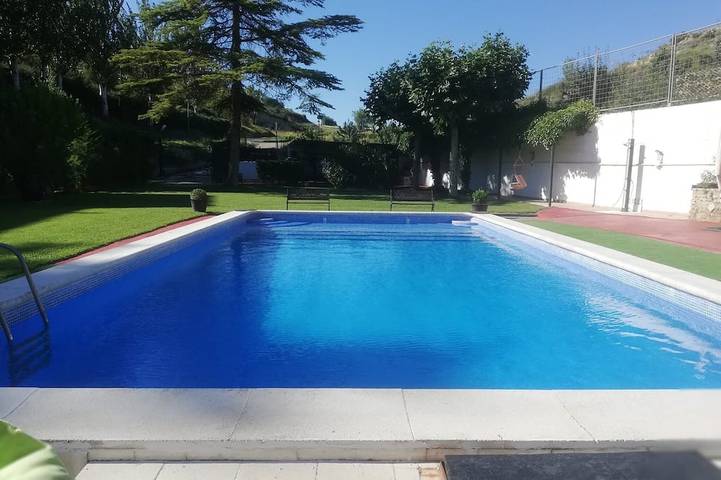Gîte pour 8 personnes, avec jardin et jacuzzi, animaux acceptés - 1