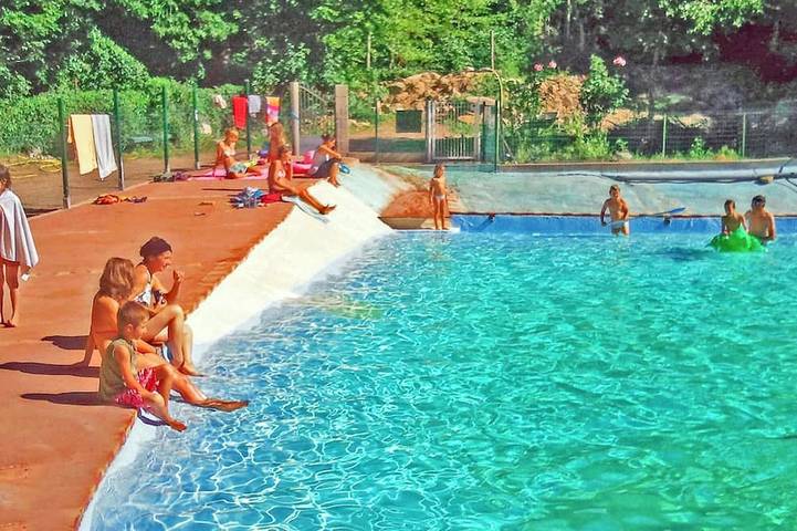 Location de vacances pour 6 personnes, avec jardin et piscine à Escaro - 4