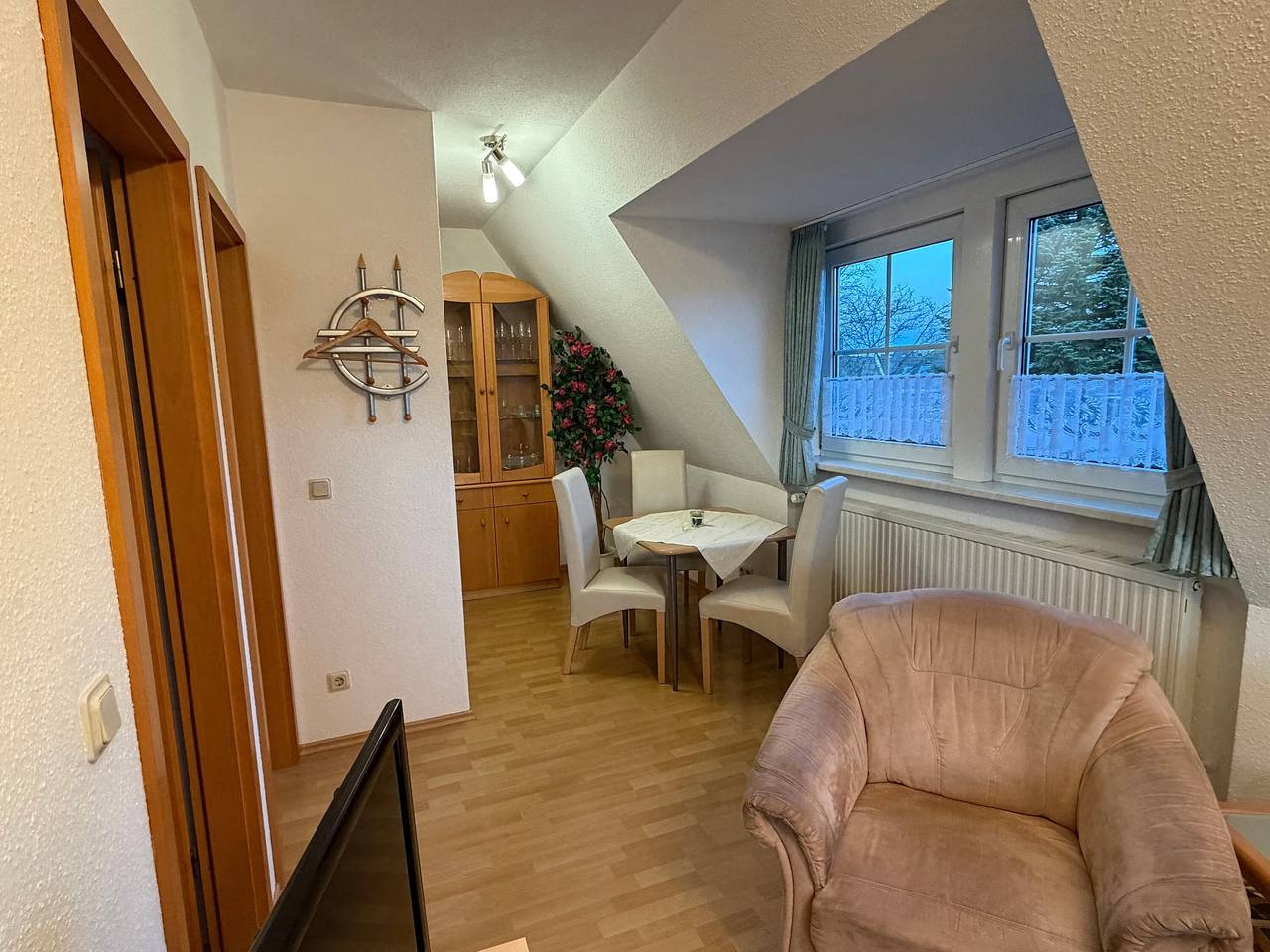 Ganze Wohnung, Apartment „2-Raum-Ferienwohnung mit Balkon 1“ mit gemeinsamer Terrasse, Garten & Wlan in Sahlenburg, Cuxhaven