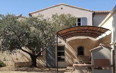 Gîte pour 5 personnes, avec jardin et terrasse, animaux acceptés à Boulbon