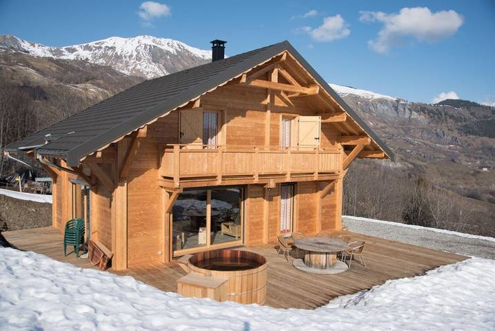 Gîte pour 11 personnes, avec Terrasse ainsi que Jardin et Vue dans Hermillon