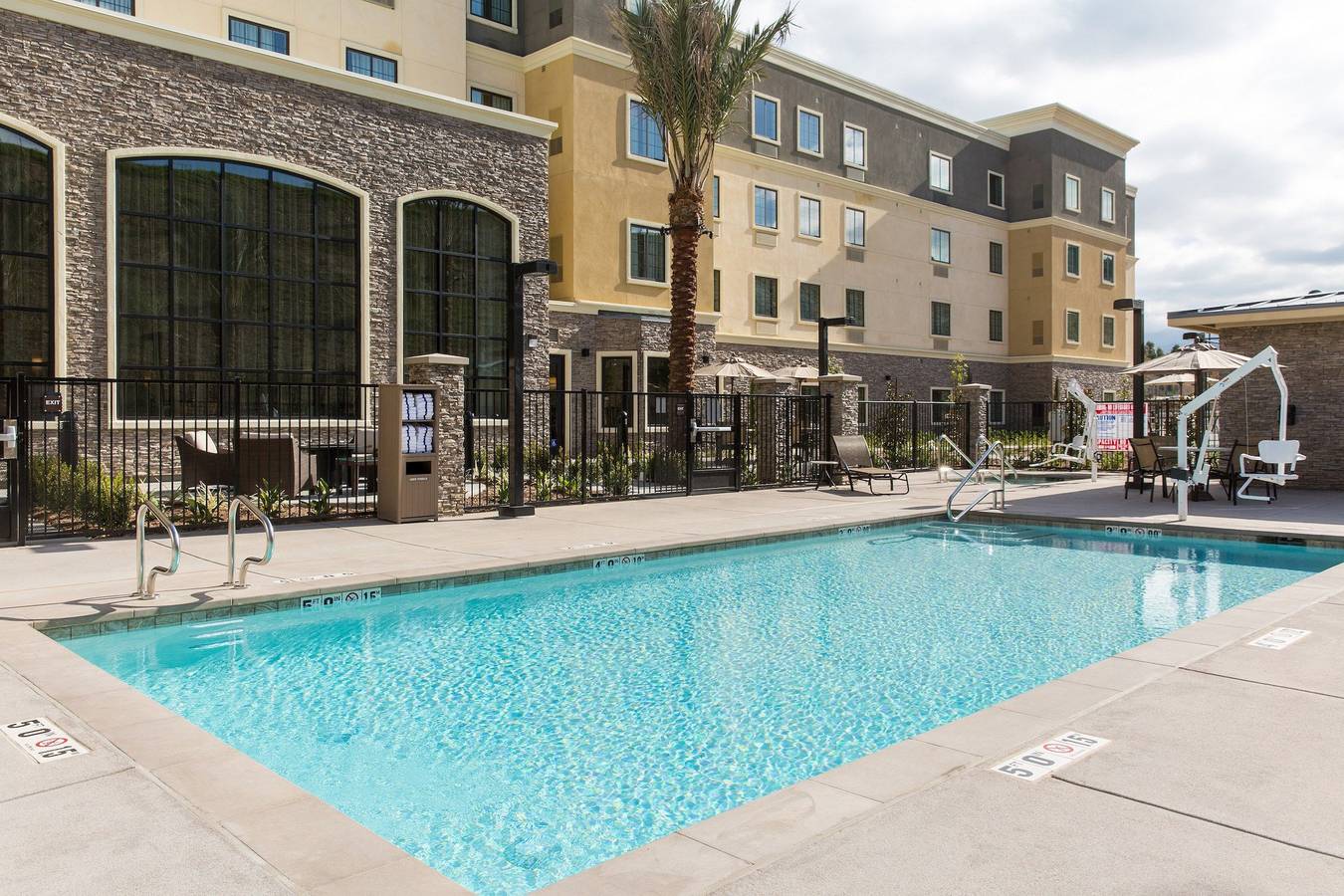 Hotel para 3 personas con piscina in Corona, Riverside County