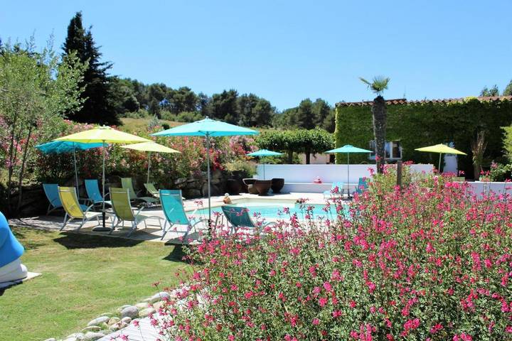 Location de vacances pour 2 personnes, avec piscine et vue ainsi que sauna et jardin dans Montlegun