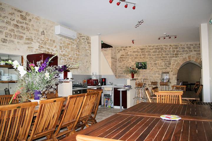 Gîte pour 60 personnes, avec terrasse dans Saint-Amand-Montrond - 4