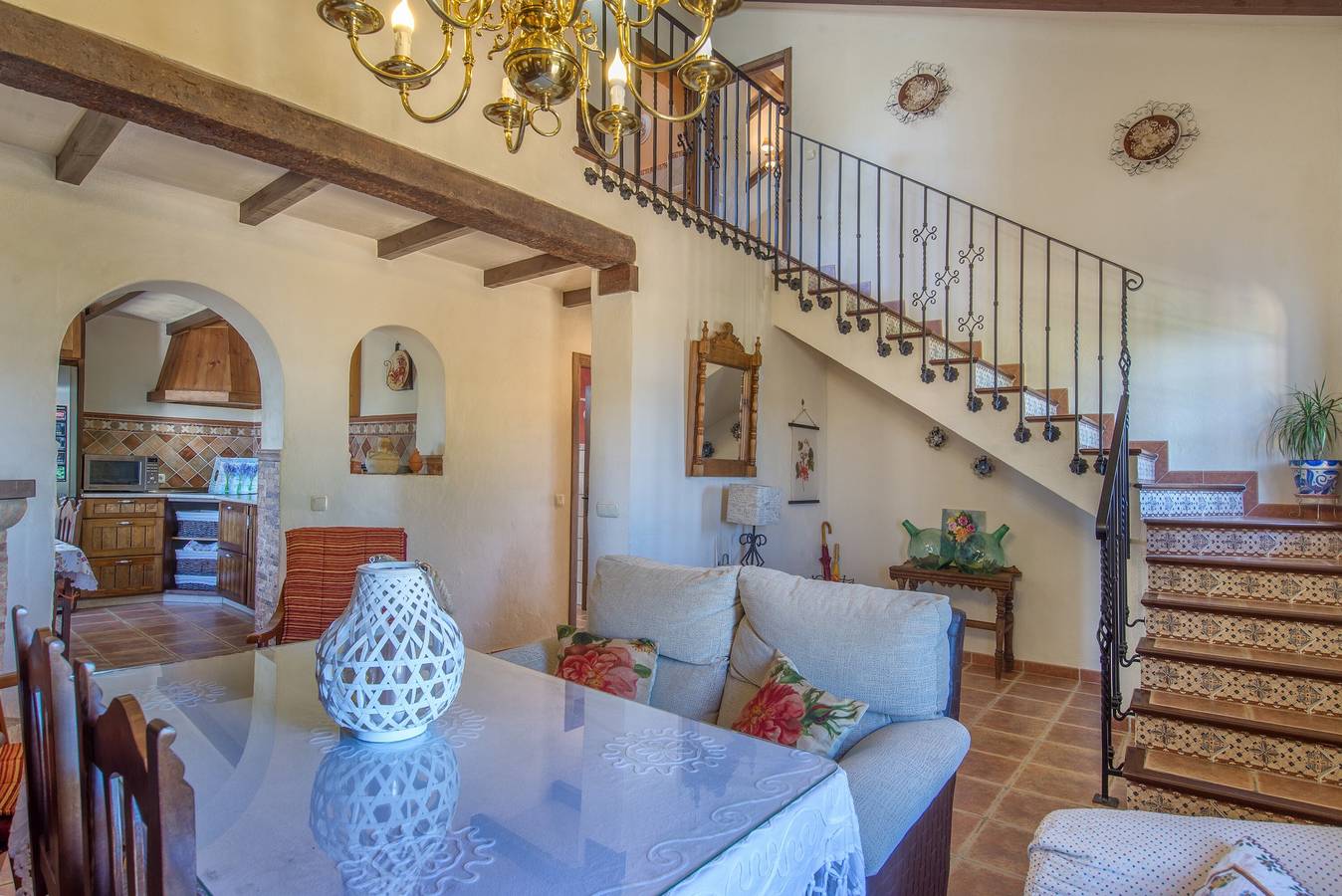Villa Victoria : jardin, piscine d'eau salée, terrasse, Wi-Fi – animaux acceptés in Arriate, Province de Málaga