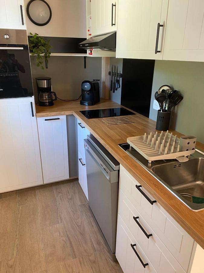Location de vacances pour 4 personnes, avec terrasse ainsi que jardin et piscine dans Plage des Sables-Vignier - 4