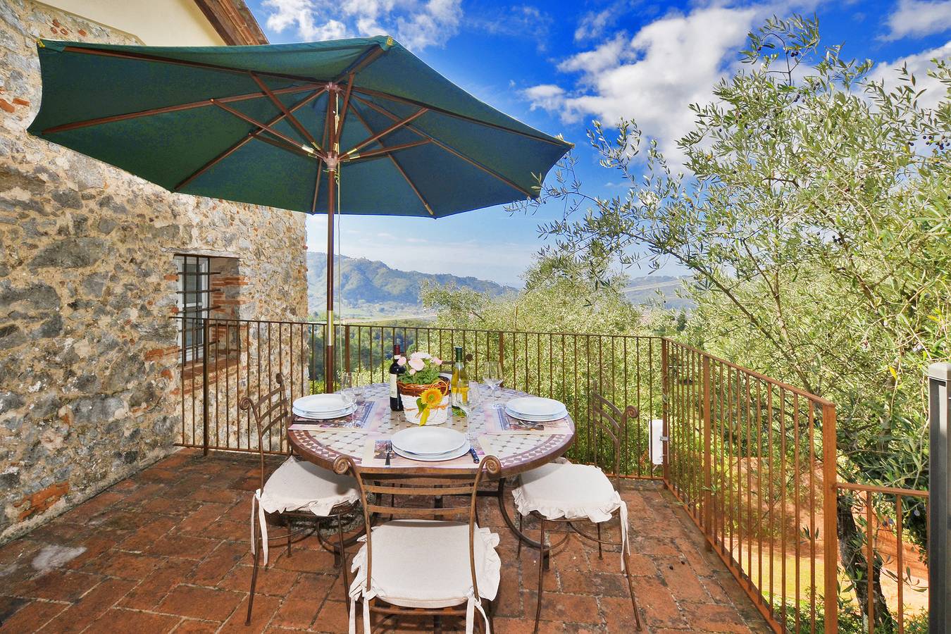 Entire apartment, Tiglio Grillo in Camaiore, Italian Riviera