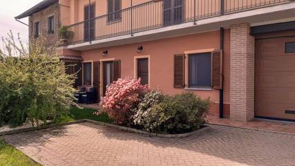Gîte pour 6 personnes, avec jardin dans Lozzolo