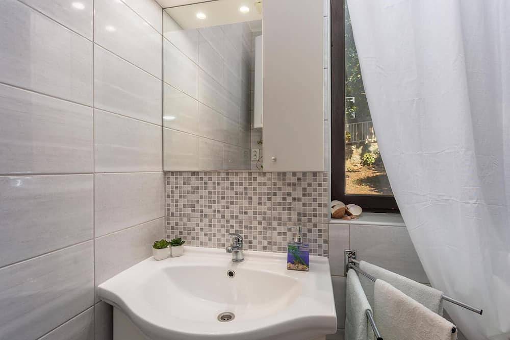 Ganze Wohnung, Gemütliches Apartment in Njivice mit Wlan in Njivice, Krk