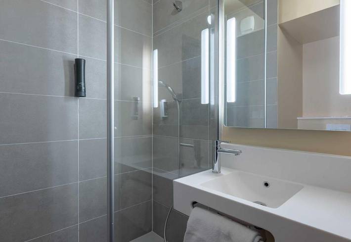 Hôtel pour 3 personnes, avec jardin ainsi que vue et piscine, animaux acceptés à Saint-Pierre-en-Faucigny - 3